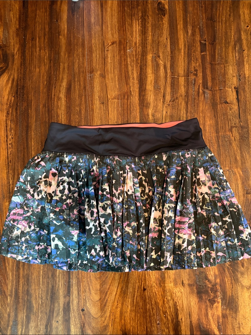 Lululemon Pleated Floral Active Skirt with Black Waistband - Pink & Green